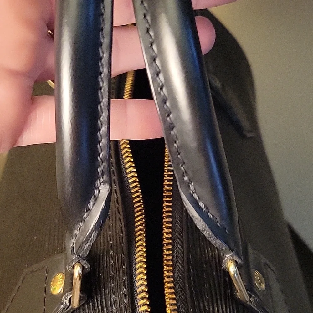 LV Speedy 30 in  Black Epi - Picture 9 of 11
